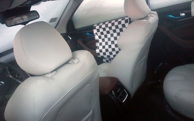 長安換國產(chǎn)較美車標(biāo)，新車外觀霸氣不輸奧迪，看到內(nèi)飾哈弗都怕了