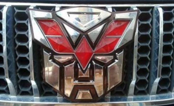 勞斯萊斯還有這層意思，雷諾車標較無法直視