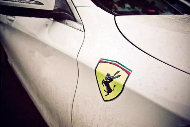 車標還能這樣玩！車主們腦洞太大，但我只服苐yi個