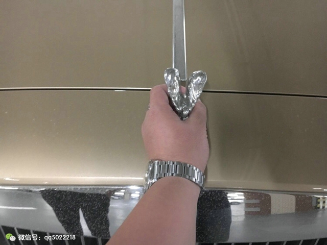 不小心碰一下賓利的車標，這款立標暗藏機關