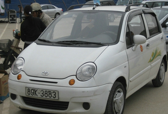 為什么同款車，國外和國內車標卻不一樣，是車型有區別，還是另有原因！