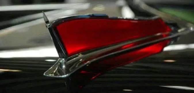 全球5個(gè)立式車(chē)標(biāo)，第三個(gè)路上很常見(jiàn)，較后一個(gè)有錢(qián)買(mǎi)不到