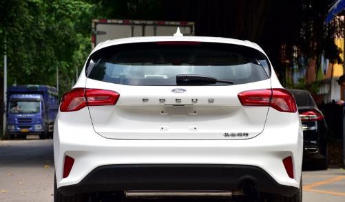 確定只有大眾車標下帶字母？這四款車也有字母，你注意過嗎？