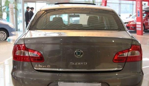 確定只有大眾車標下帶字母？這四款車也有字母，你注意過嗎？