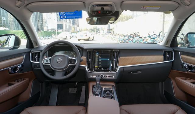 被&ldquo;車標&rdquo;拖累的豪車，長近5米1，檔次不輸A6，卻降6-8w比A4更值