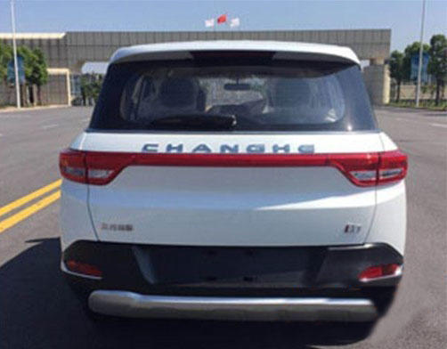 8萬塊買一國產神車，外觀像路虎，車標像長安，一說車名就像當老板！