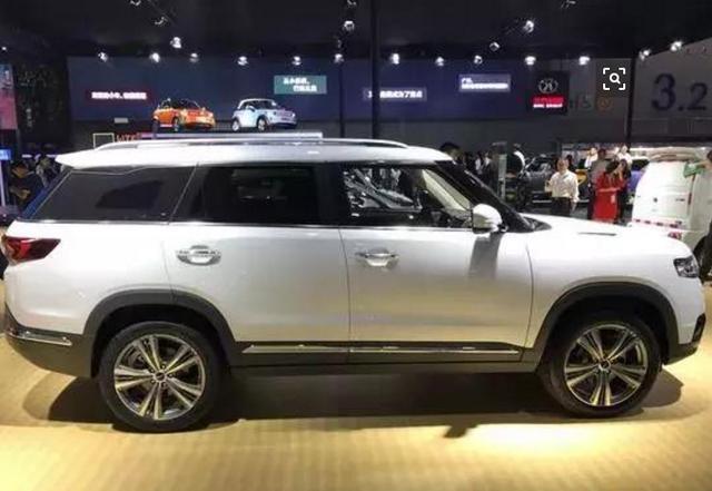 國產又出一神車：外觀仿路虎，車標仿長安，名字仿奧迪，厲害了！