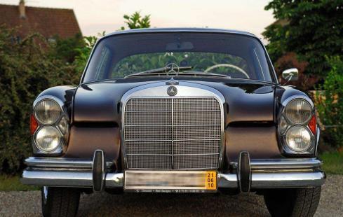 奔馳車標為何有&ldquo;大標&rdquo;和&ldquo;立標&rdquo;之分？原來其中還有這些講究！