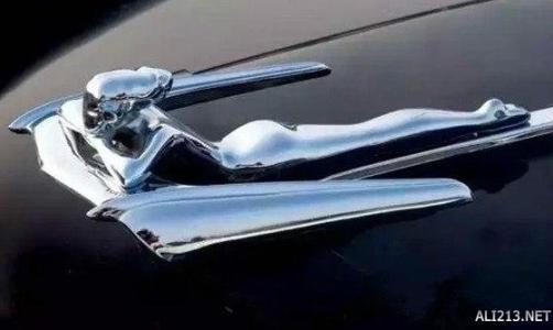 車標是摳腳小人、騎蝸牛！7個車標都是經典，你認得多少個？