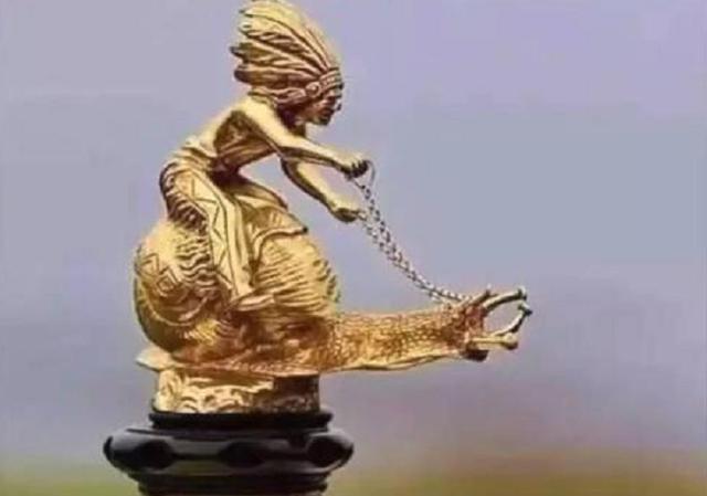 車標是摳腳小人、騎蝸牛！7個車標都是經典，你認得多少個？