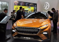 扔掉丁字褲車標換成字母，遠