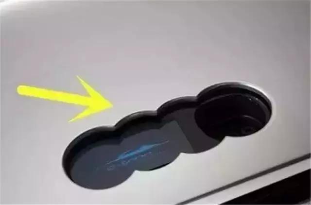 除了勞斯萊斯，這兩款車的標志也能升降，檔次感十足！