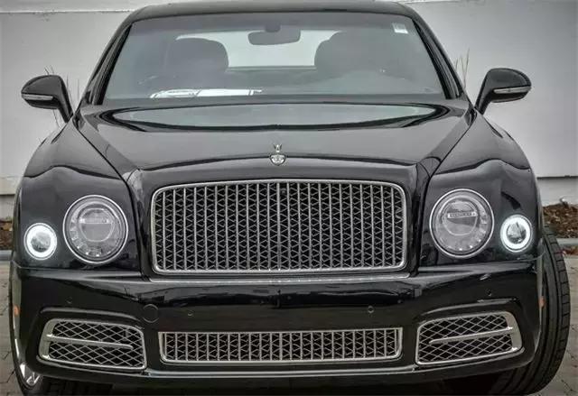 除了勞斯萊斯，這兩款車的標志也能升降，檔次感十足！