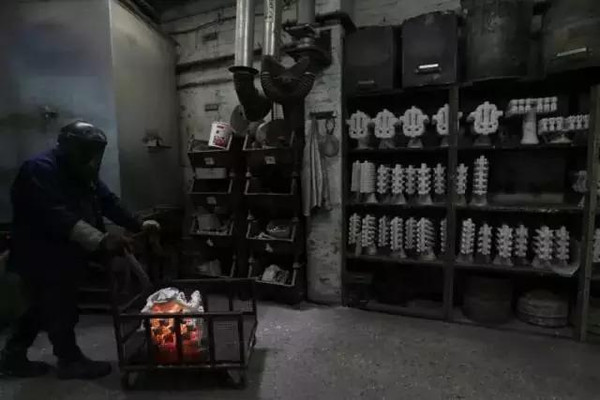 你真以為勞斯萊斯車標是水晶做的？看完后我震驚了