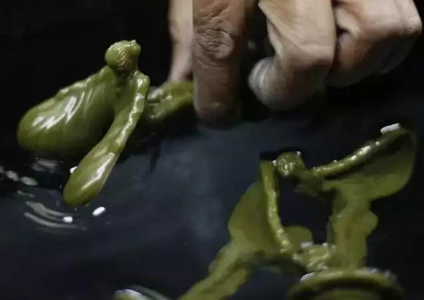 你真以為勞斯萊斯車標是水晶做的？看完后我震驚了