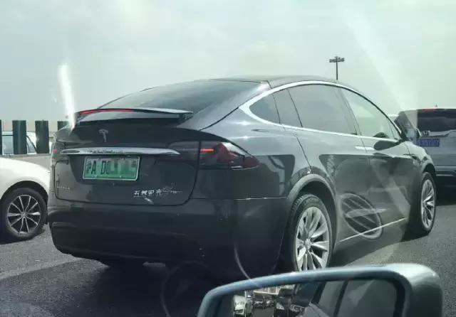 較全的車標(biāo)惡搞，滿滿的都是創(chuàng)意！較萌的法拉利，較污的是雷諾！