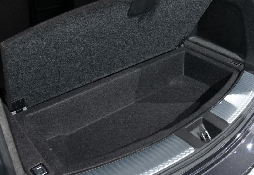 被車標毀了的豪車，純進口，配3.0＋V6，65萬，卻沒人要