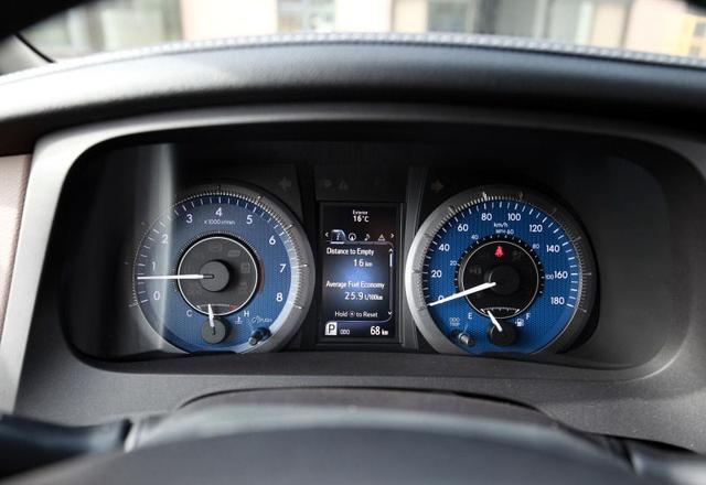 車標都認識但車卻沒啥人認識，用V6賣45萬的高端貨