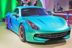 法拉利外觀，保時捷車標，此