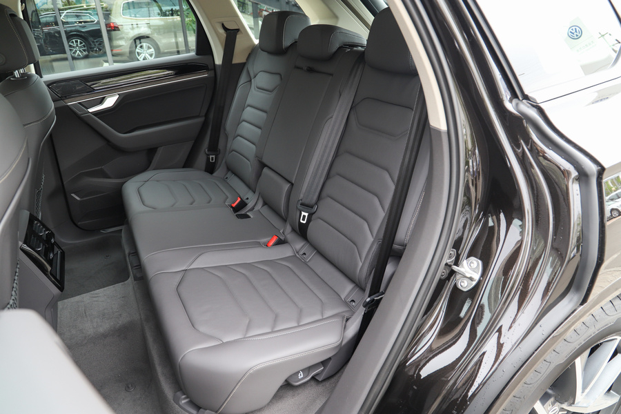 被&ldquo;車標&rdquo;耽誤的豪華SUV，連密封條都進口，一口氣降12萬賣不動