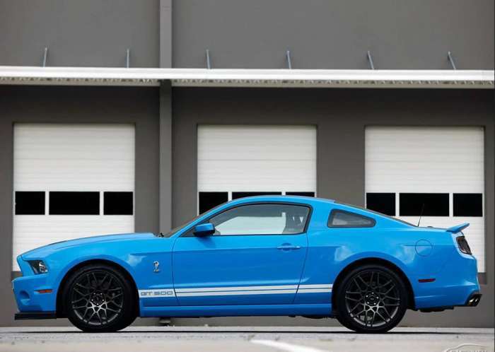 車標是條眼鏡蛇，和五菱一樣的換擋操作，118.8萬，保時捷見了也不敢惹