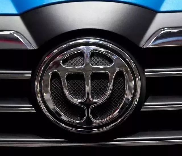 車標越丑越火？這幾款高逼格的車標，在國內(nèi)一個比一個慘！