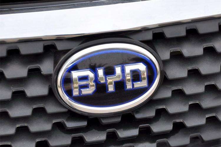 被車標毀了的5個汽車品牌，第五個也太隨意了，怪不得沒人買！