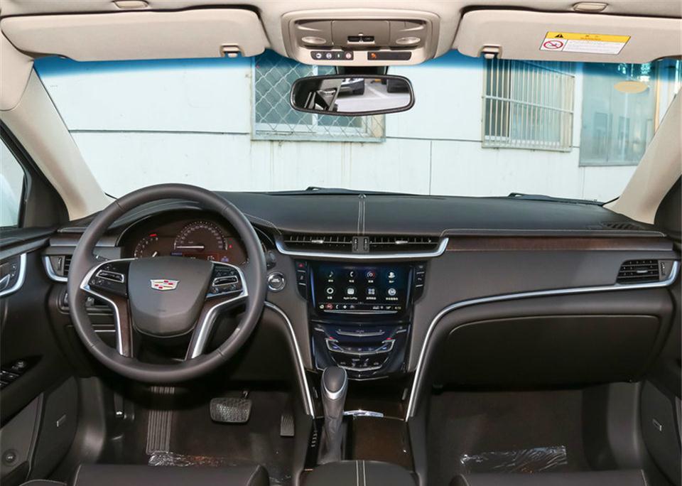 吃了&ldquo;車標&rdquo;虧的豪華轎車，車長超5米1，高速穩過E級，卻賣不動