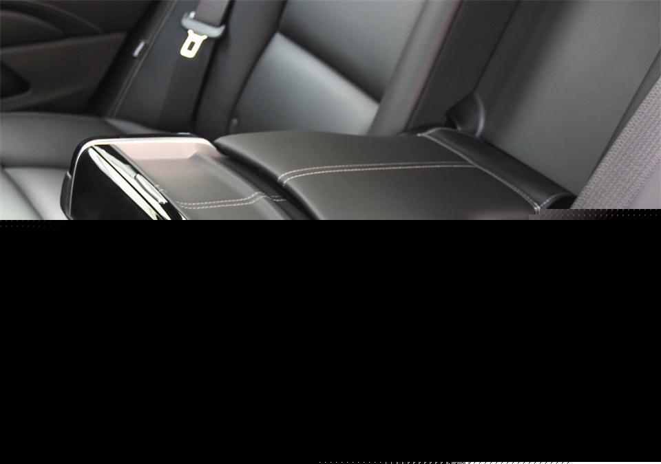 吃了&ldquo;車標&rdquo;虧的豪華轎車，車長超5米1，高速穩過E級，卻賣不動