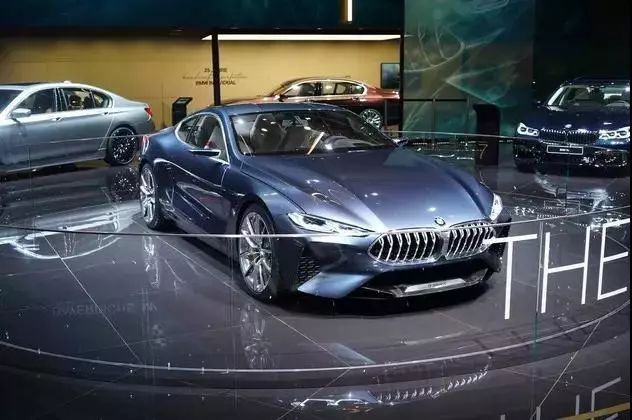 車標代表這一個企業的品牌象征，寶馬卻把藍天白云車標換了！