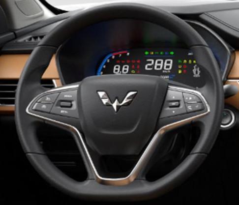 車標(biāo)常見于跑車上，賣6萬內(nèi)飾就值10萬，月薪2000也要貸款買