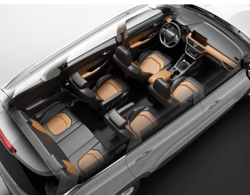 車標(biāo)常見于跑車上，賣6萬內(nèi)飾就值10萬，月薪2000也要貸款買