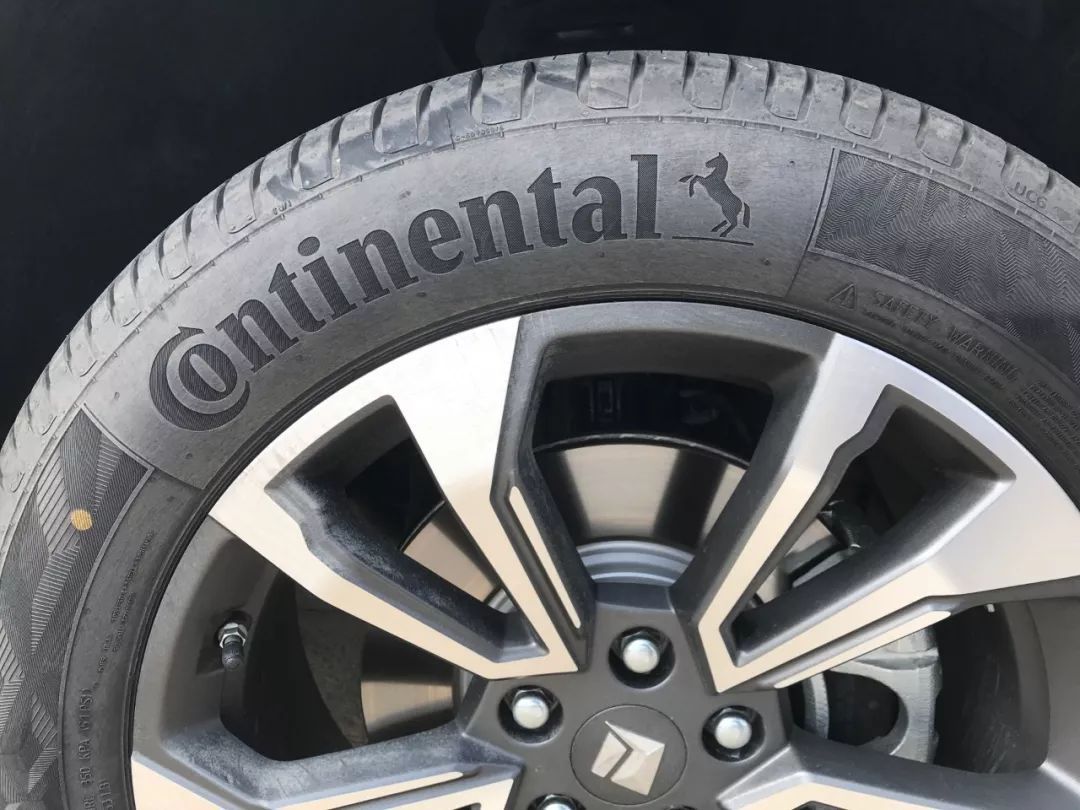 蓋上車標，你能猜到他是誰嗎？