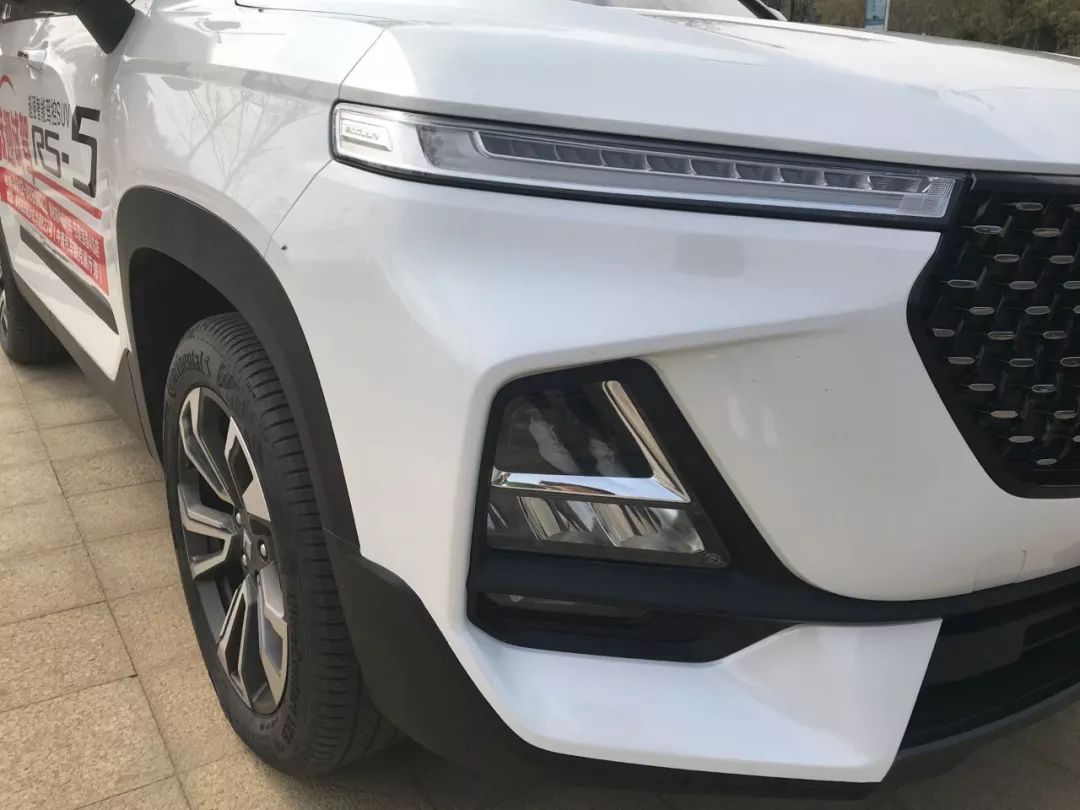 蓋上車標，你能猜到他是誰嗎？