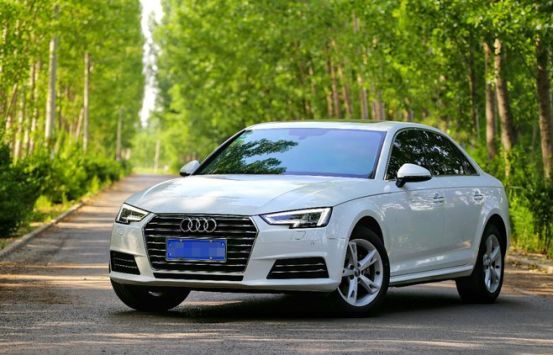 看了車標就想買，這車直降1.2萬僅27.8萬，比奔馳C級還漂亮