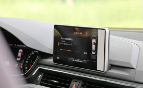 看了車標就想買，這車直降1.2萬僅27.8萬，比奔馳C級還漂亮