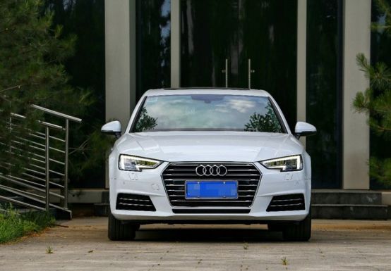 看了車標就想買，這車直降1.2萬僅27.8萬，比奔馳C級還漂亮