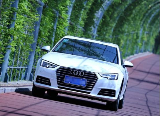 看了車標就想買，這車直降1.2萬僅27.8萬，比奔馳C級還漂亮