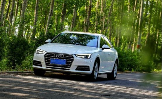 看了車標就想買，這車直降1.2萬僅27.8萬，比奔馳C級還漂亮