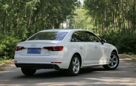 看了車標就想買，這車直降1.2萬僅27.8萬，比奔馳C級還漂亮