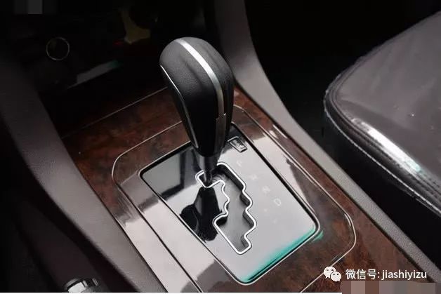 又一神車上市！車標像五菱，名字外形像美貨，卻7萬沒人要！