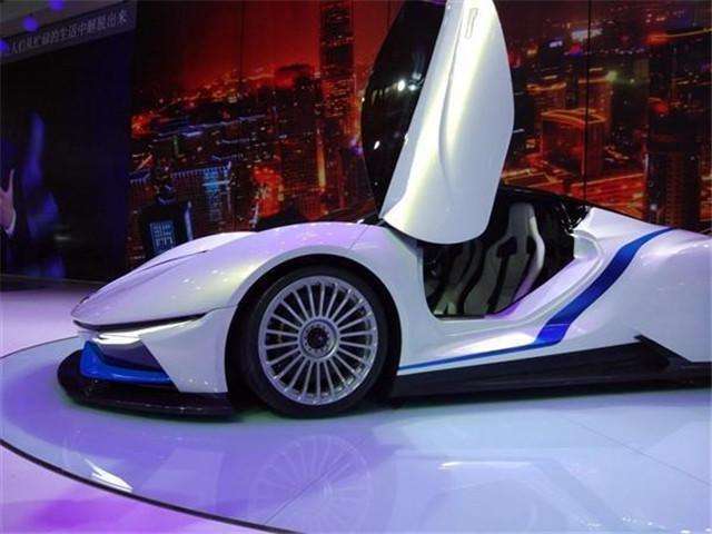 車標比BYD還難看，換標后，檔次完勝保時捷