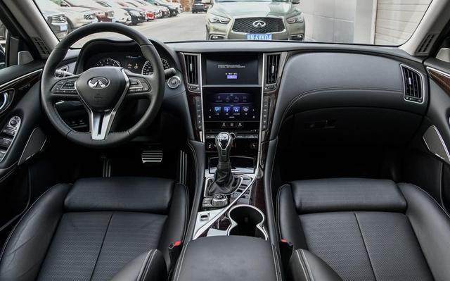 這車車標像奇瑞卻賣27萬，匹配奔馳發動機，寶馬都不敢小覷