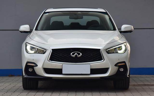 這車車標像奇瑞卻賣27萬，匹配奔馳發動機，寶馬都不敢小覷