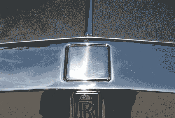 真相了~勞斯萊斯車標下沉的原因是這個！