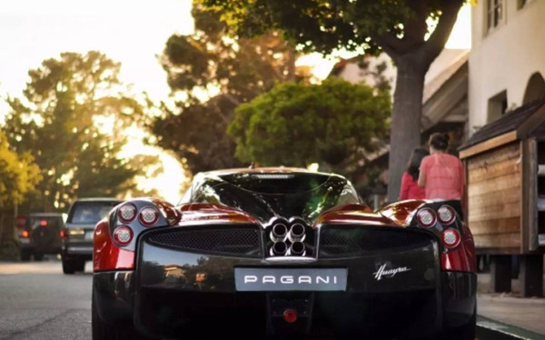 勞斯萊斯車標背后，竟有一段凄美的愛情。