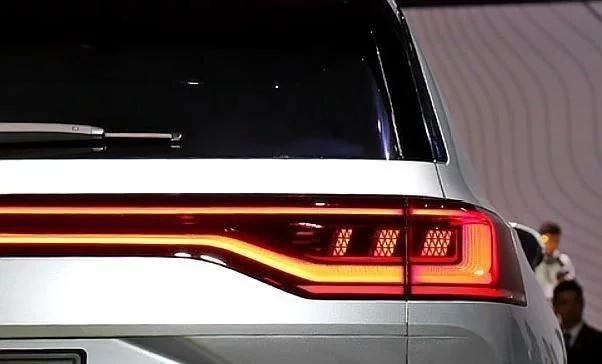 帶&ldquo;LED車標&rdquo;大眾來了，超5米的車身配&ldquo;虎爪&rdquo;大燈，還是7座版