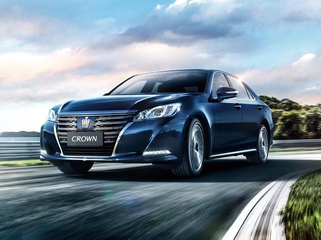 這2款車前后車標都不一樣 為什么行駛在路上交警都不查