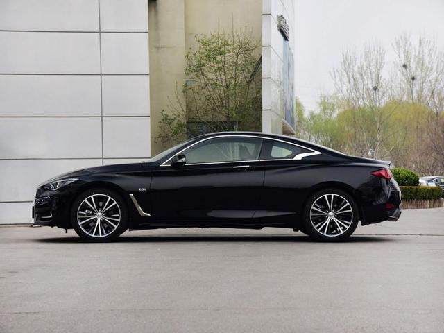 車標像奇瑞，雙門設計，售45萬，用的是奔馳發動機