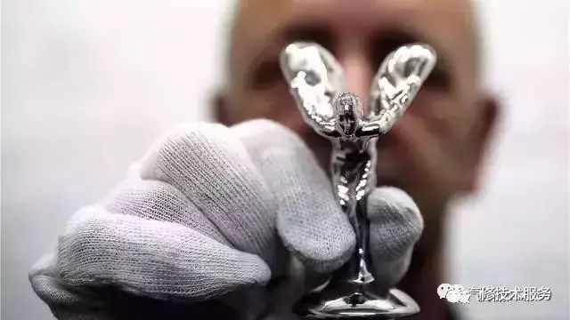 瘋了吧！一個車標竟然要20多萬！！